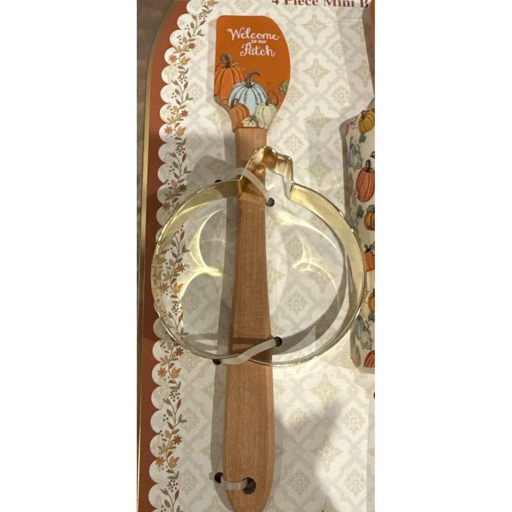 CWC 4 Piece Mini Baking Set Pumpkin Thanksgiving Spatula Whisk Rolling Pin NEW